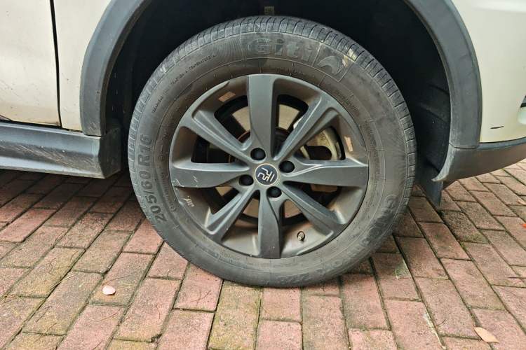 Used BYD Yuan New Energy 2019 EV535 Smart Connect Trendsetting Model Right Front Wheel Hub