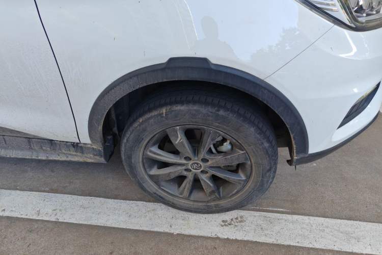 Used BYD Yuan New Energy 2019 EV535 Smart Connect Trendsetting Model Right Front Wheel Hub