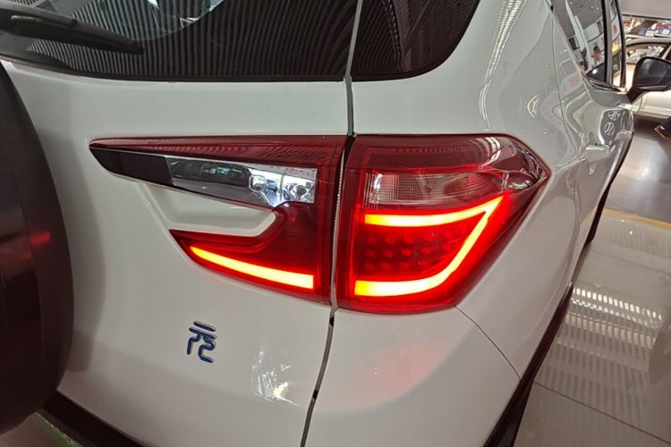Used BYD Yuan New Energy 2019 EV360 Smart Connect Elite Model Right Rear Taillight