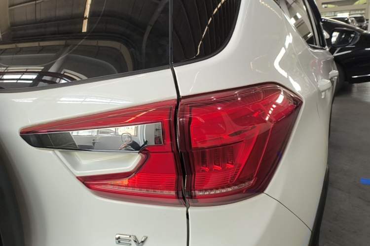 Used BYD Yuan New Energy 2019 EV535 Smart Connect Trendsetting Model Right Rear Taillight