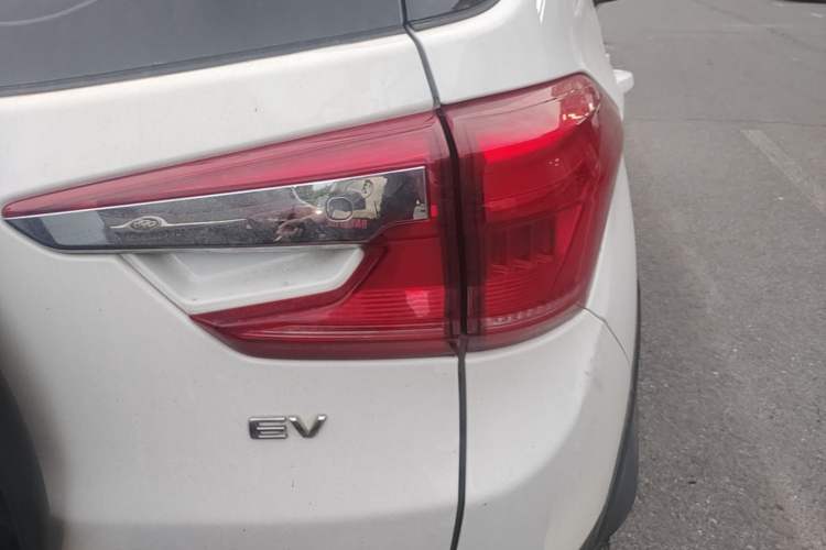 Used BYD Yuan New Energy 2019 EV535 Smart Connect Trendsetting Model Right Rear Taillight
