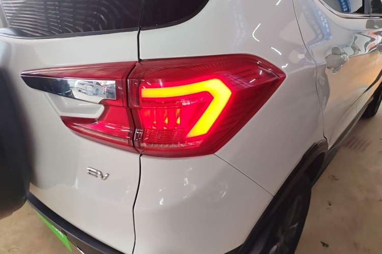 Used BYD Yuan New Energy 2019 EV535 Smart Connect Trendsetting Model Right Rear Taillight