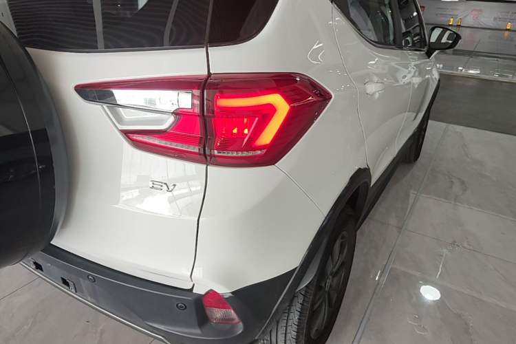 Used BYD Yuan New Energy 2019 EV535 Smart Connect Trendsetting Model Right Rear Taillight