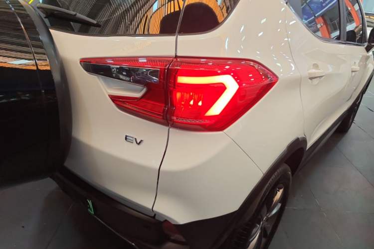 Used BYD Yuan New Energy 2019 EV535 Smart Connect Elite Model Right Rear Taillight