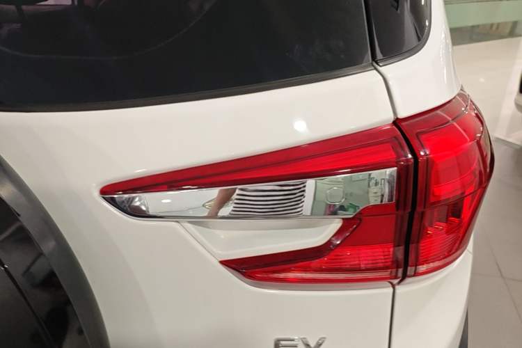 Used BYD Yuan New Energy 2019 EV535 Smart Connect Trendsetting Model Right Rear Taillight