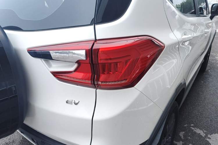 Used BYD Yuan New Energy 2019 EV360 Smart Connect Luxurious Model Right Rear Taillight