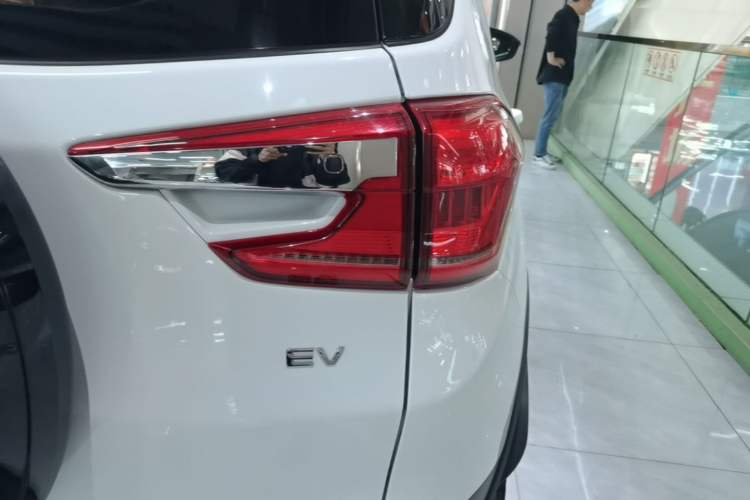 Used BYD Yuan New Energy 2019 EV535 Smart Connect Trendsetting Model Right Rear Taillight