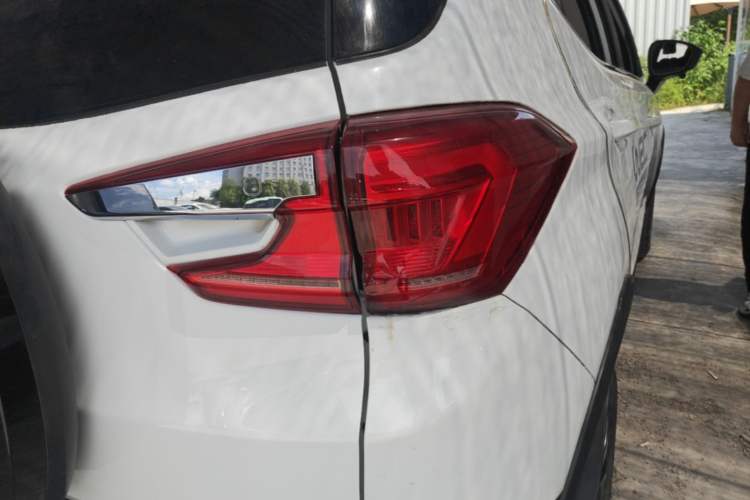 Used BYD Yuan New Energy 2019 EV360 Smart Connect Luxurious Model Right Rear Taillight