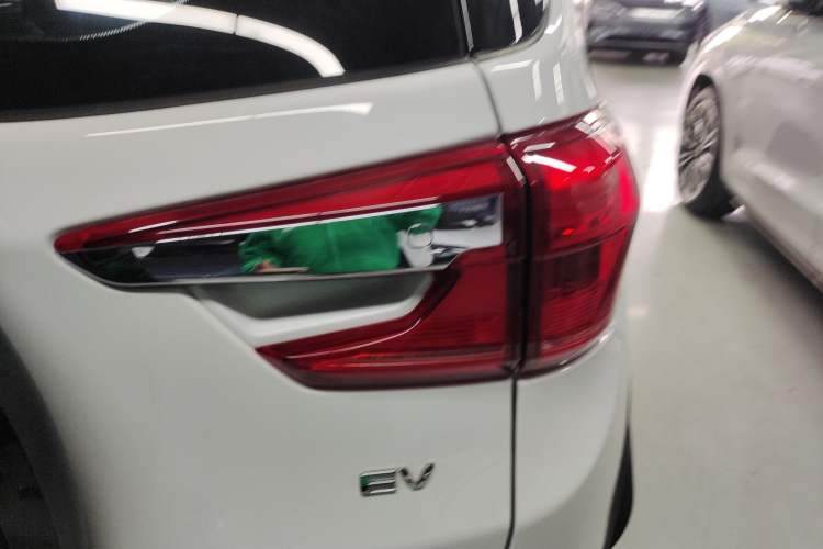 Used BYD Yuan New Energy 2019 EV535 Smart Connect Trendsetting Model Right Rear Taillight