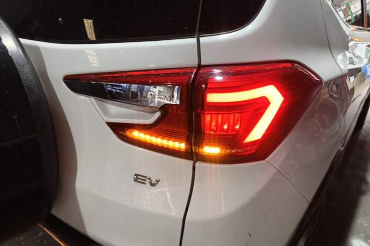Used BYD Yuan New Energy 2019 EV535 Smart Connect Trendsetting Model Right Rear Taillight