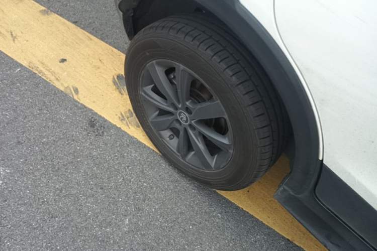 Used BYD Yuan New Energy 2019 EV535 Smart Connect Trendsetting Model Right Rear Wheel Hub