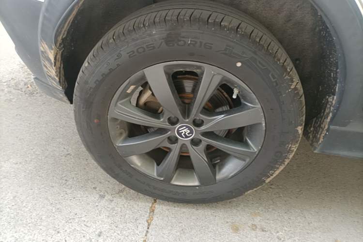 Used BYD Yuan New Energy 2019 EV535 Smart Connect Trendsetting Model Right Rear Wheel Hub