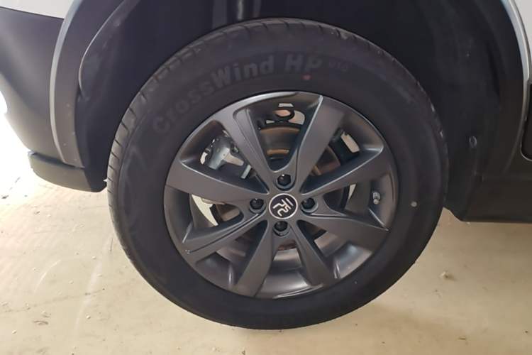 Used BYD Yuan New Energy 2019 EV535 Smart Connect Trendsetting Model Right Rear Wheel Hub