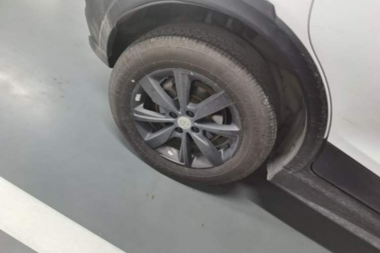 Used BYD Yuan New Energy 2019 EV360 Smart Connect Leading Model Right Rear Wheel Hub