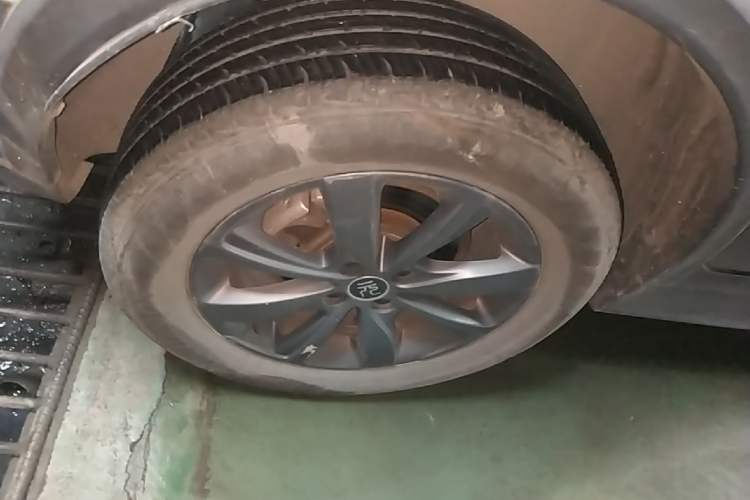 Used BYD Yuan New Energy 2019 EV360 Smart Connect Enjoyment Model Right Rear Wheel Hub