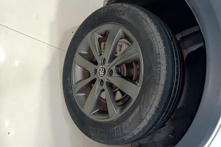 Used BYD Yuan New Energy 2019 EV360 Smart Connect Enjoyment Model Right Rear Wheel Hub
