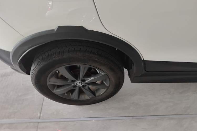Used BYD Yuan New Energy 2019 EV535 Smart Connect Trendsetting Model Right Rear Wheel Hub