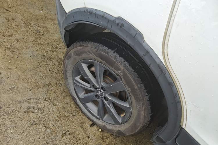 Used BYD Yuan New Energy 2019 EV360 Smart Connect Enjoyment Model Right Rear Wheel Hub