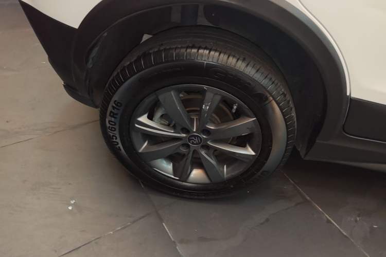 Used BYD Yuan New Energy 2019 EV535 Smart Connect Elite Model Right Rear Wheel Hub
