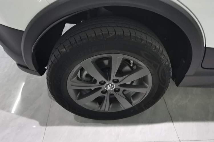 Used BYD Yuan New Energy 2019 EV535 Smart Connect Trendsetting Model Right Rear Wheel Hub