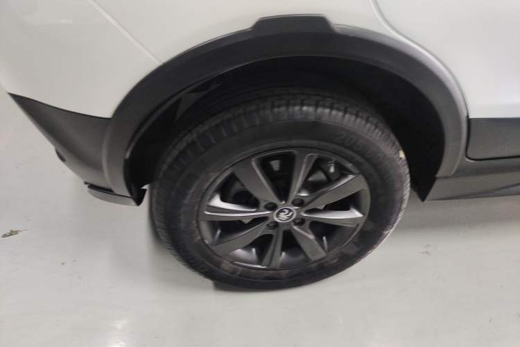 Used BYD Yuan New Energy 2019 EV535 Smart Connect Trendsetting Model Right Rear Wheel Hub