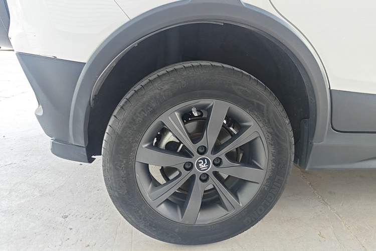 Used BYD Yuan New Energy 2019 EV535 Smart Connect Trendsetting Model Right Rear Wheel Hub