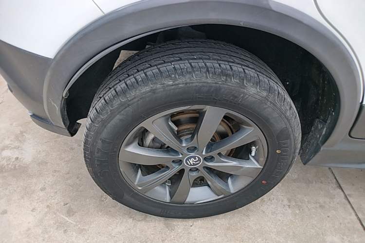 Used BYD Yuan New Energy 2019 EV535 Smart Connect Trendsetting Model Right Rear Wheel Hub