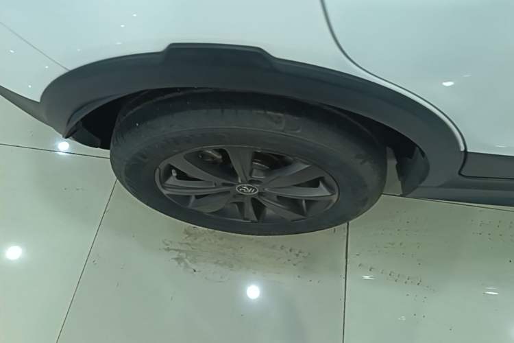 Used BYD Yuan New Energy 2019 EV360 Smart Connect Enjoyment Model Right Rear Wheel Hub