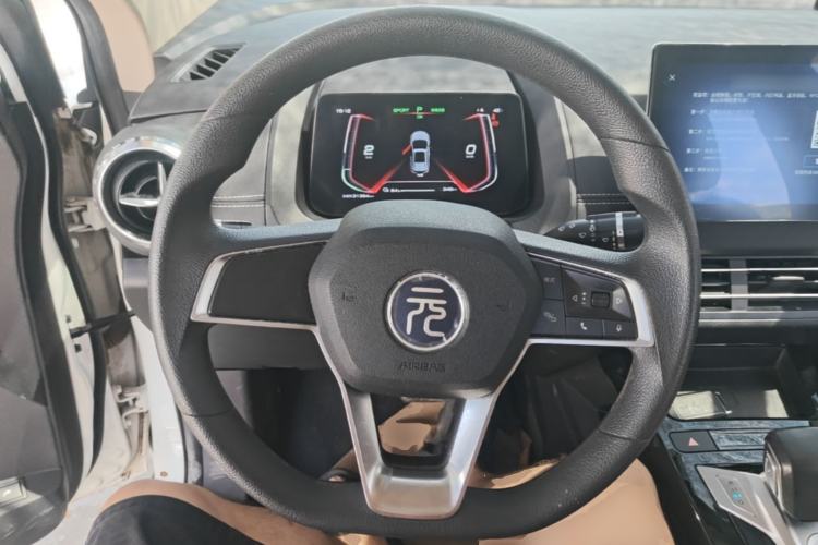 Used BYD Yuan New Energy 2019 EV360 Smart Connect Luxurious Model Steering Wheel
