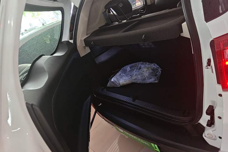 Used BYD Yuan New Energy 2019 EV360 Smart Connect Elite Model Trunk