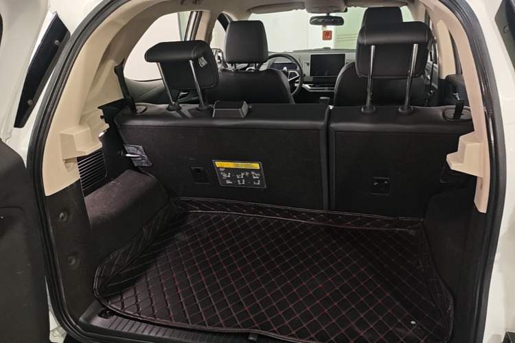 Used BYD Yuan New Energy 2019 EV535 Smart Connect Trendsetting Model Trunk