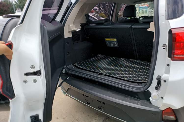 Used BYD Yuan New Energy 2019 EV535 Smart Connect Trendsetting Model Trunk