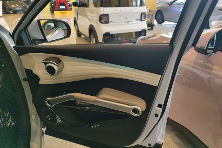 Used BYD Yuan PLUS 2024 Honor Edition 430KM Beyond Model Interior 5