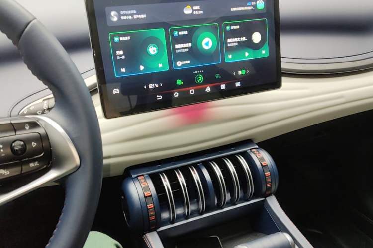 Used BYD Yuan PLUS 2022 430 km Luxury Version Audio And AC Panel