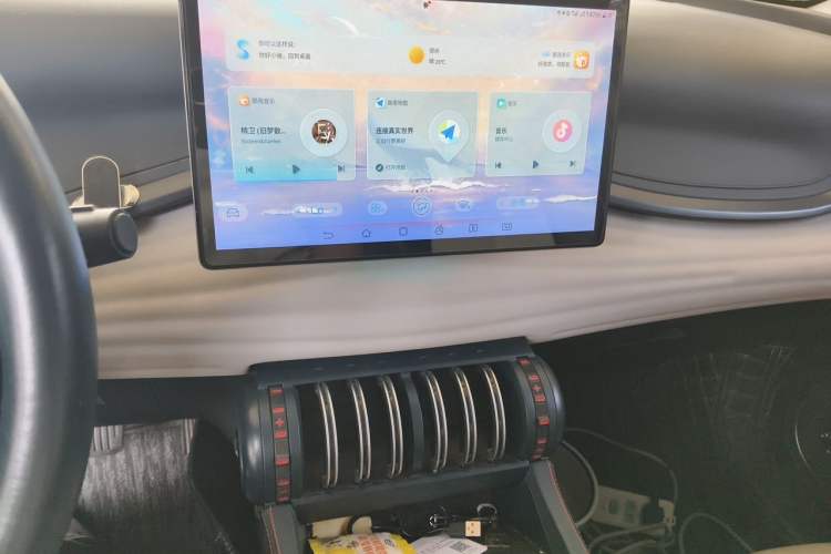 Used BYD Yuan PLUS 2022 510 km Flagship Version Audio And AC Panel