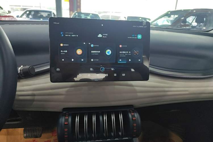 Used BYD Yuan PLUS 2022 510 km Luxury Version Audio And AC Panel