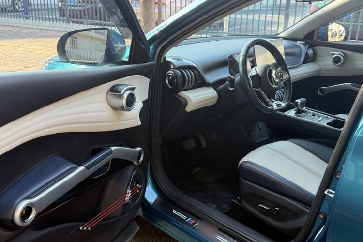 Used BYD Yuan PLUS 2022 510 km Luxury Version Interior 7