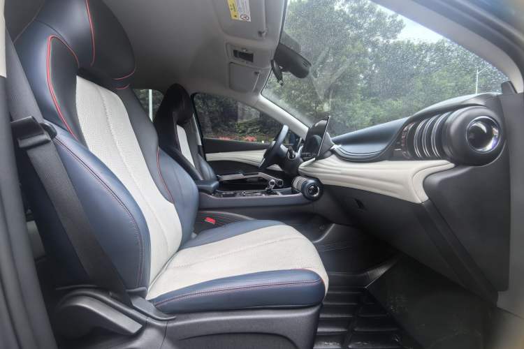 Used BYD Yuan PLUS 2022 510 km Luxury Version Interior 8