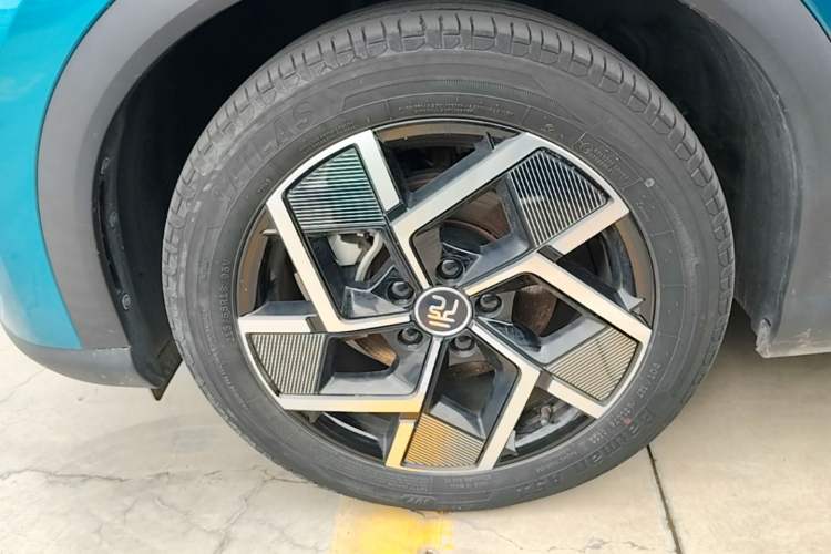 Used BYD Yuan PLUS 2022 510 km Flagship Version Left Front Wheel Hub