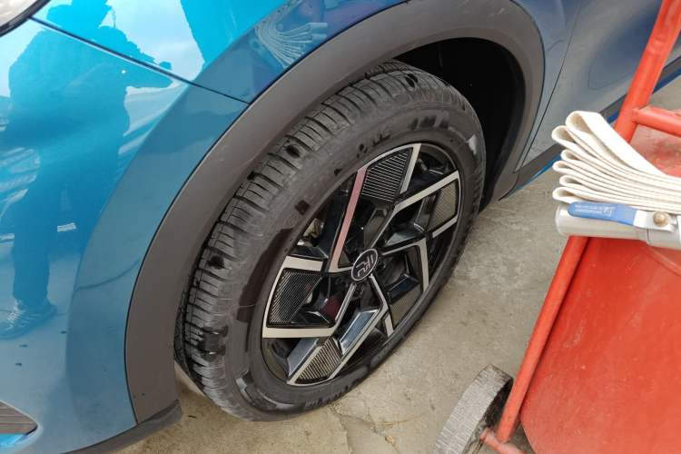 Used BYD Yuan PLUS 2022 510 km Flagship Version Left Front Wheel Hub