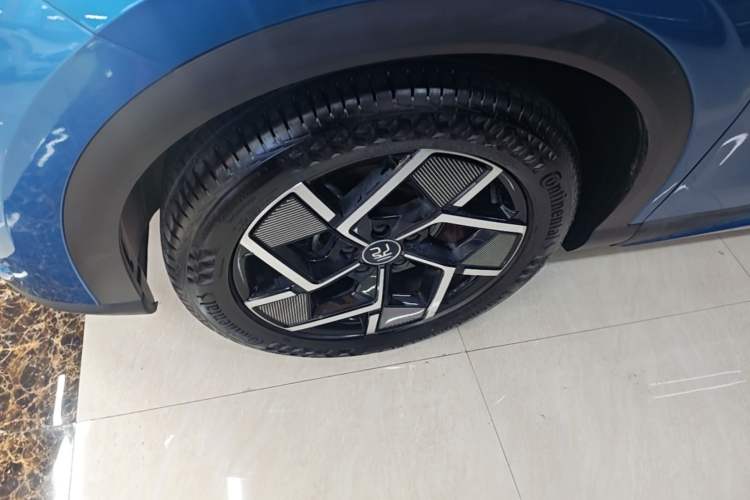 Used BYD Yuan PLUS 2022 510 km Flagship Version Left Front Wheel Hub