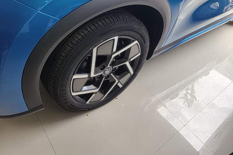 Used BYD Yuan PLUS 2022 510 km Flagship Version Left Front Wheel Hub