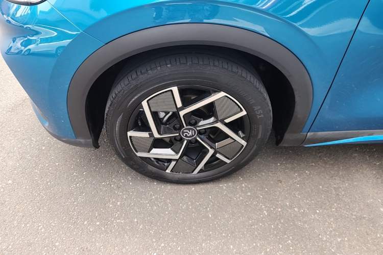 Used BYD Yuan PLUS 2022 510 km Flagship Version Left Front Wheel Hub