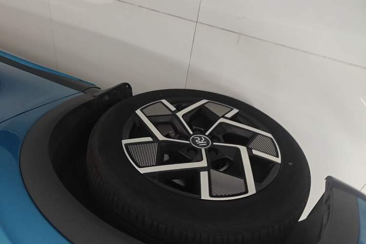 Used BYD Yuan PLUS 2022 510 km Flagship Version Left Front Wheel Hub
