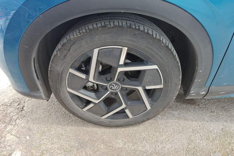 Used BYD Yuan PLUS 2022 510 km Flagship Version Left Front Wheel Hub