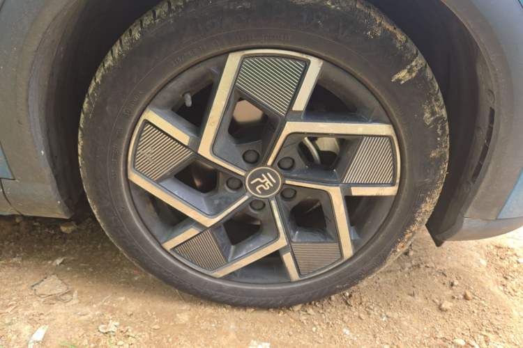 Used BYD Yuan PLUS 2022 510 km Luxury Version Right Front Wheel Hub