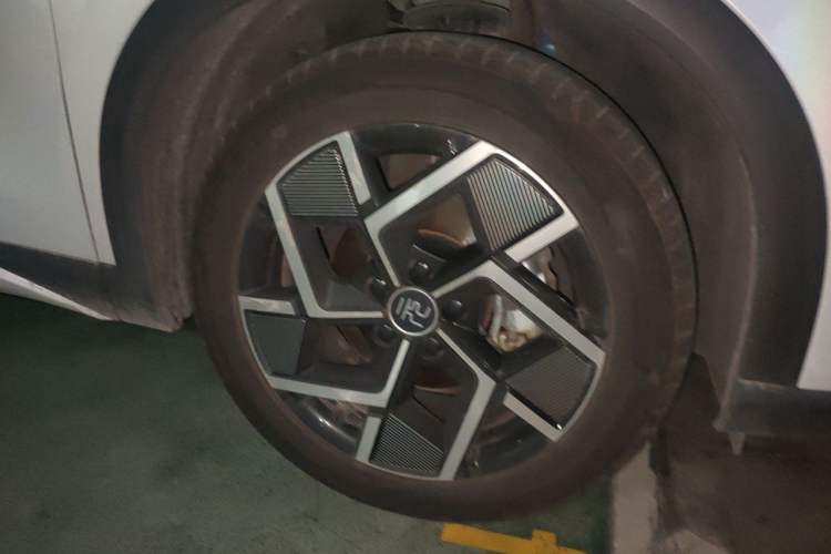 Used BYD Yuan PLUS 2022 510 km Flagship Version Right Front Wheel Hub