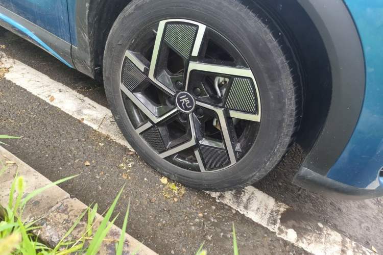 Used BYD Yuan PLUS 2022 510 km Flagship Version Right Front Wheel Hub