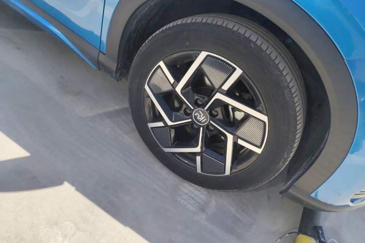 Used BYD Yuan PLUS 2022 510 km Flagship Version Right Front Wheel Hub