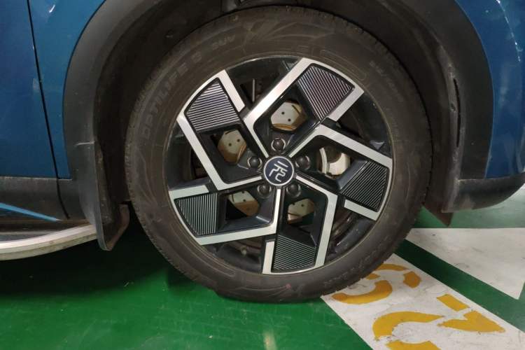 Used BYD Yuan PLUS 2022 510 km Flagship Version Right Front Wheel Hub
